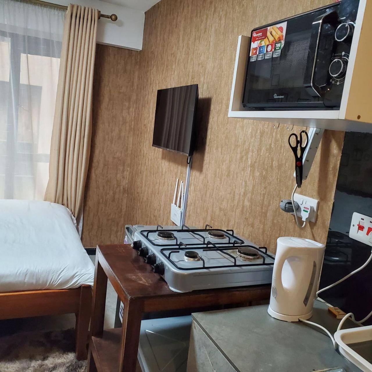 Apartamento Lovely & Cozy Compact Studio Near Airport With Rooftop View Nairobi Exterior foto